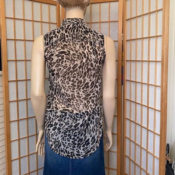 3/$20 H&M Sleeveless Cheeta Print Buttondown - Picture 5 of 8
